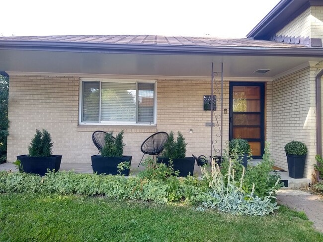 5733 E Iowa Ave in Denver, CO - Building Photo - Building Photo