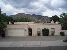 2820 Palo Verde Dr NE in Albuquerque, NM - Building Photo