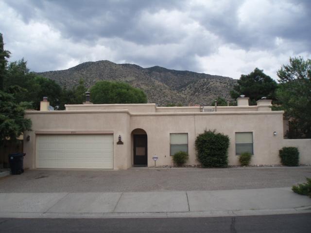 2820 Palo Verde Dr NE in Albuquerque, NM - Building Photo