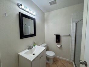 201 W El Dorado Dr in Woodland, CA - Building Photo - Building Photo
