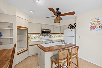 1315 Pine Needle Rd in Venice, FL - Foto de edificio - Building Photo