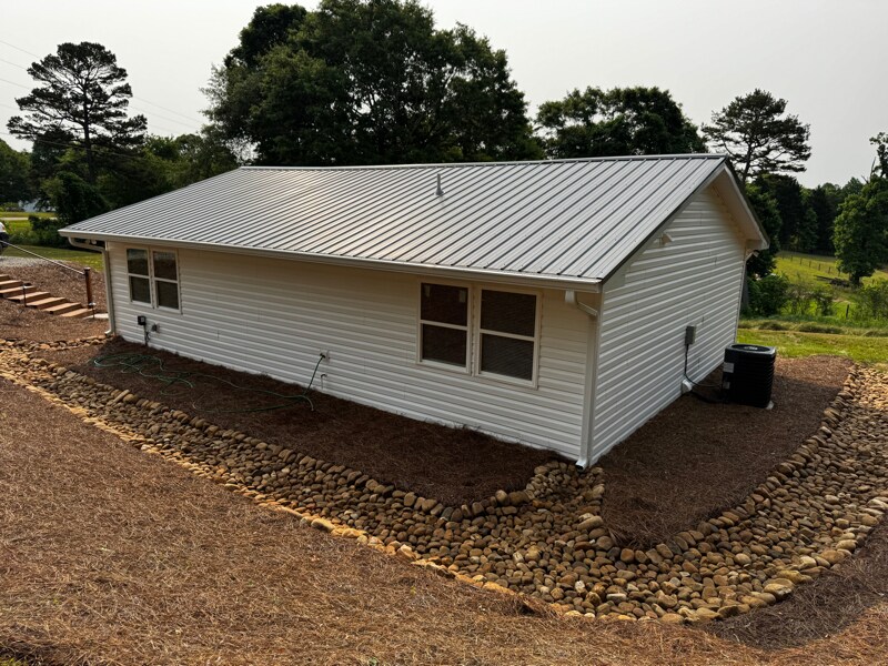 5026 Young Rd in Gainesville, GA - Foto de edificio