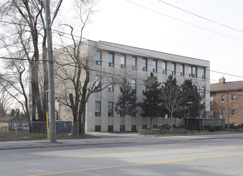 2874 Keele St in Toronto, ON - Building Photo