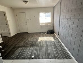 25911 Michigan Ave in Inkster, MI - Building Photo - Building Photo