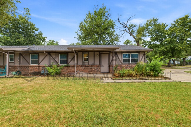 property at 903 E Osie St