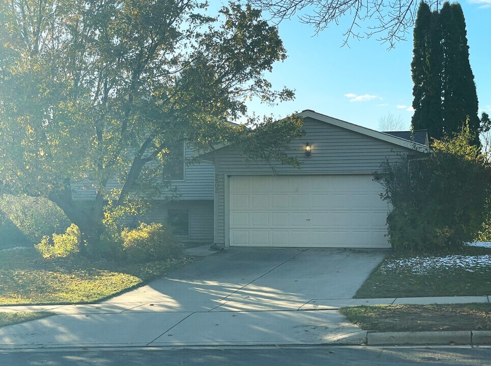 2902 Tucson Trail in Madison, WI - Building Photo