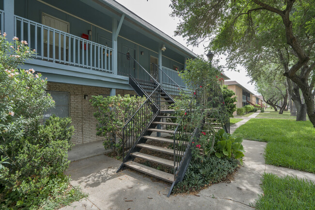 1701 W McIntyre St in Edinburg, TX - Building Photo - Building Photo