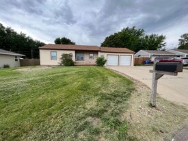 5001 E Linden Ln in Sioux Falls, SD - Building Photo