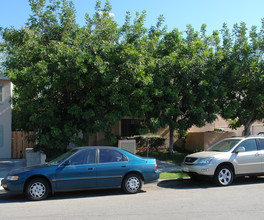 14752 Adams St in Midway City, CA - Foto de edificio - Building Photo