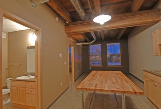 Bristol Place Lofts - DOWNTOWN FARGO! in Fargo, ND - Foto de edificio - Interior Photo