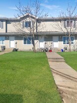 9612-990A 90a St in Grande Prairie, AB - Building Photo