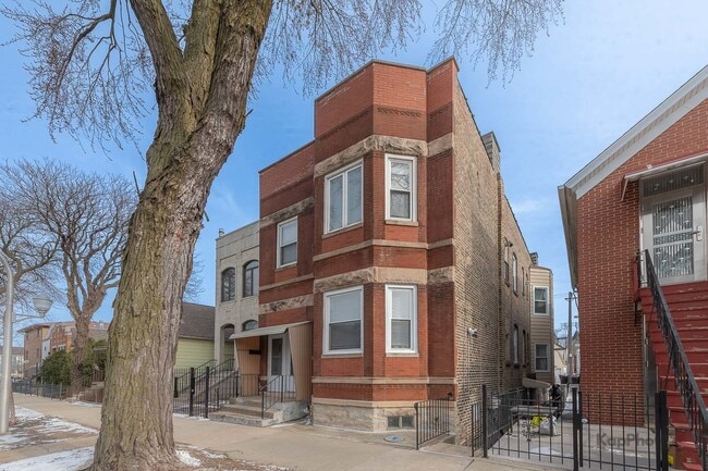 2821 S Emerald Ave, Unit 2R