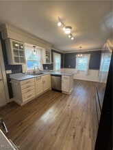 1945 Chatam St in Cuyahoga Falls, OH - Building Photo - Building Photo