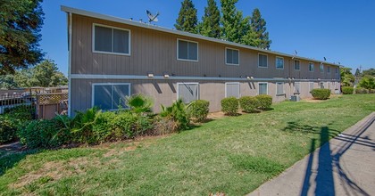 Glencole Apartments in North Highlands, CA - Building Photo - Building Photo