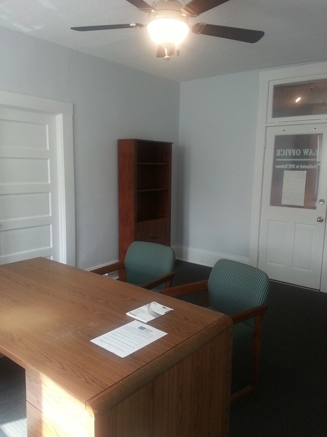 115 E 4th Ave in Mount Dora, FL - Building Photo - Interior Photo