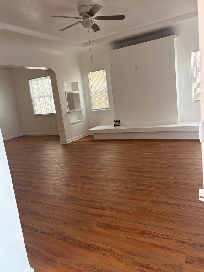 1505 S Redondo Blvd, Unit 1505 in Los Angeles, CA - Building Photo - Building Photo