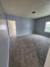 160 Laurel St in Fitchburg, MA - Building Photo - Building Photo