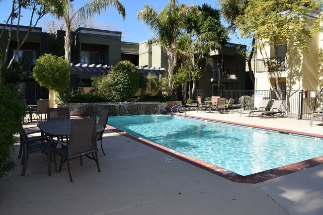 740 W Elm St-Unit -215 in Phoenix, AZ - Foto de edificio - Building Photo