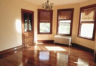 111 Russett Rd in Boston, MA - Building Photo - Building Photo