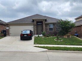 9240 Castorian Dr in Fort Worth, TX - Building Photo