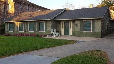 103 Marrakech Ct in Bellaire, TX - Building Photo - Building Photo