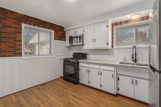 24310 Rosemarie Ave in Warren, MI - Building Photo - Building Photo