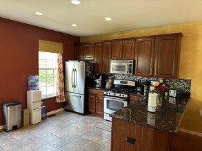 838 Lewisburg Ln in Aurora, IL - Building Photo - Building Photo