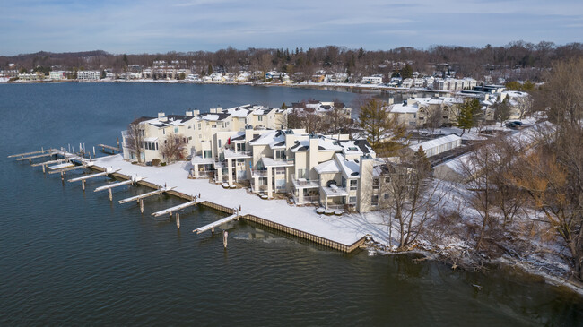 East Shore Harbour in Saugatuck, MI - Building Photo - Building Photo