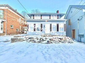 209 S West St in Angola, IN - Building Photo