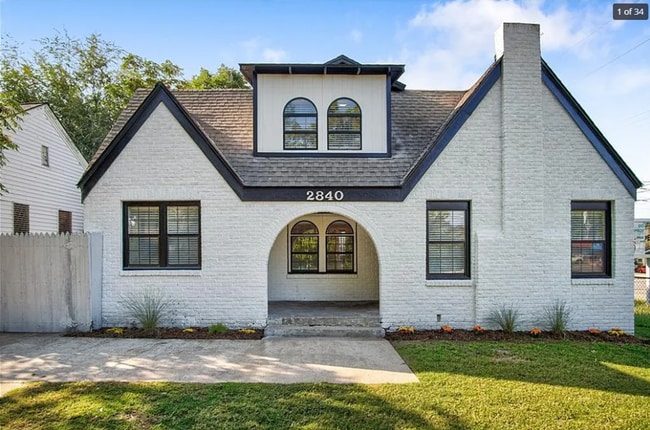 property at 2840 W Park Pl