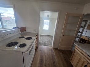 6932 Shelter Dr in Mountain Home, ID - Building Photo - Building Photo