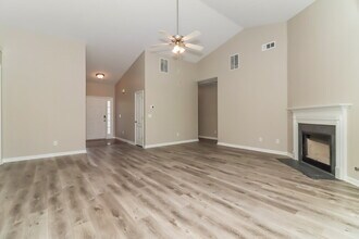 371 Oakhaven Way, Unit E249 in Villa Rica, GA - Foto de edificio - Building Photo