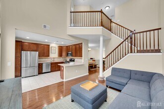 304 Cambridge Dr in North Brunswick, NJ - Building Photo - Building Photo