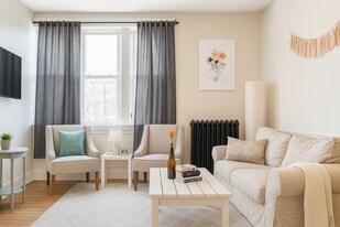 318 Saint Paul St, Unit 5 in Brookline, MA - Building Photo