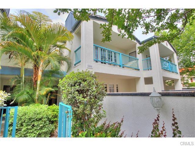property at 1006 Vía Zapata