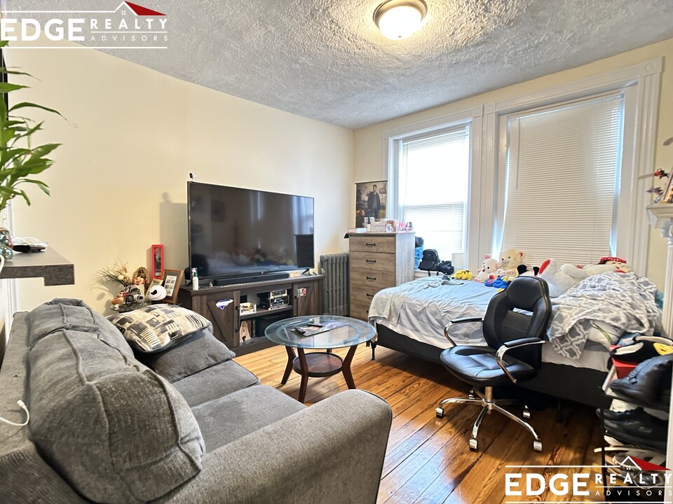 27 Linden St, Unit 4A in Boston, MA - Building Photo