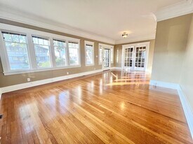 210 Temple Ave in Long Beach, CA - Building Photo