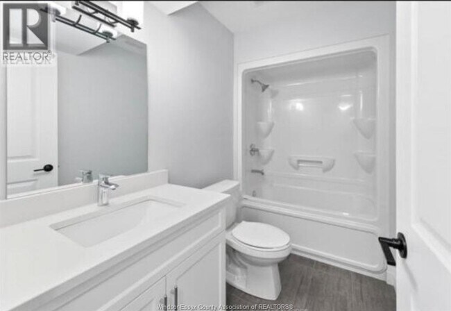 729 Faleria St in Lakeshore, ON - Building Photo - Building Photo