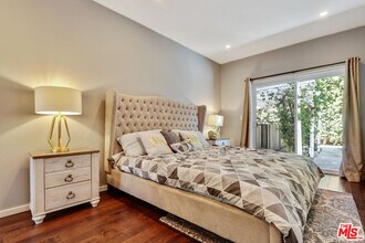 809 N W Knoll Dr in West Hollywood, CA - Building Photo - Building Photo