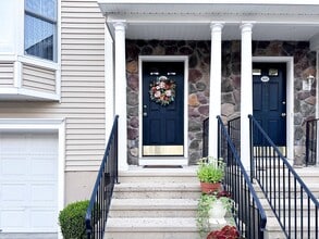 15 Scuppo Rd in Danbury, CT - Building Photo - Building Photo
