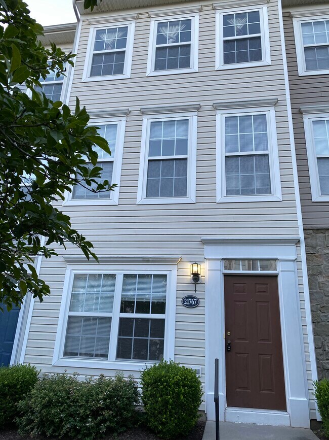 21767 Dryden Ct Rentals in Ashburn, VA