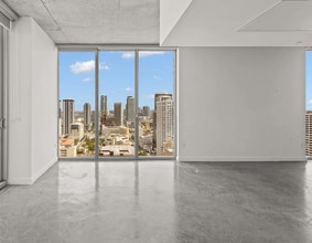 151 SE 1st St, Unit 2910 in Miami, FL - Building Photo - Building Photo