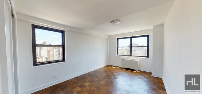 E 16 ST in New York, NY - Foto de edificio - Building Photo