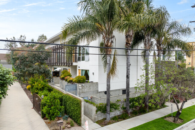 4705 Whitsett Ave in Studio City, CA - Building Photo - Building Photo