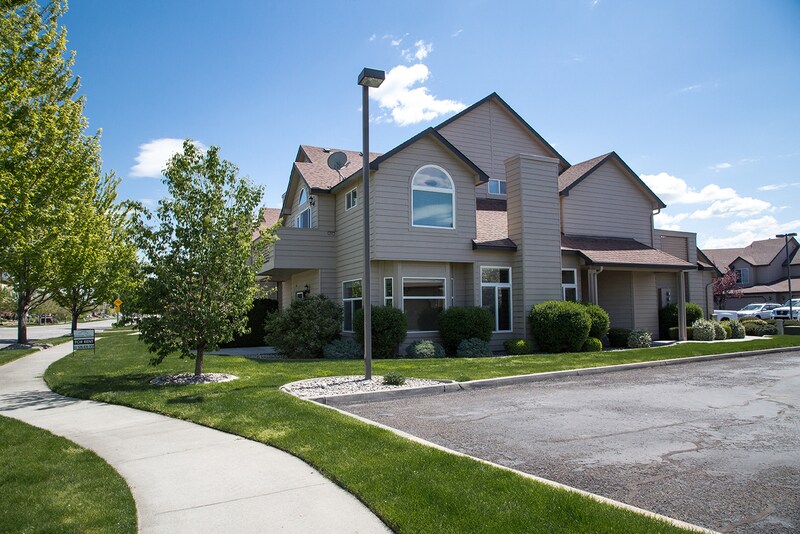 379 Columbia Point Dr in Richland, WA - Building Photo