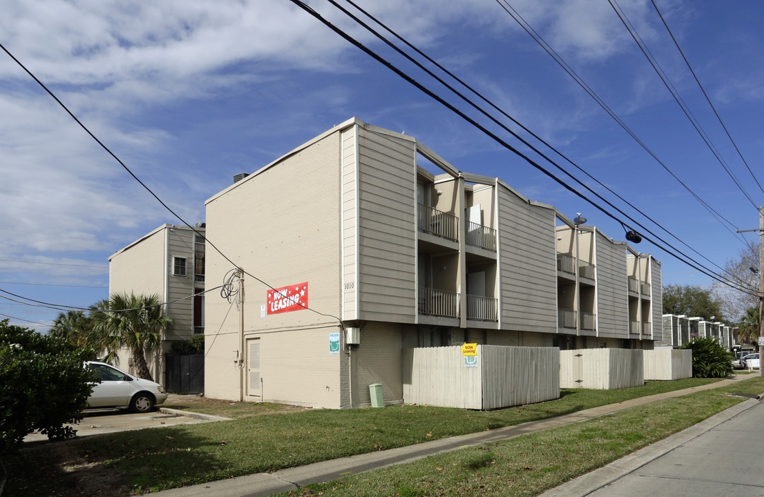 Fernwood Apartments in Metairie, LA - Foto de edificio