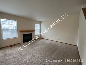 2336 Stoughton Cir in Aurora, IL - Building Photo - Building Photo