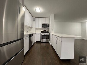 East 82nd Street in New York, NY - Building Photo - Building Photo