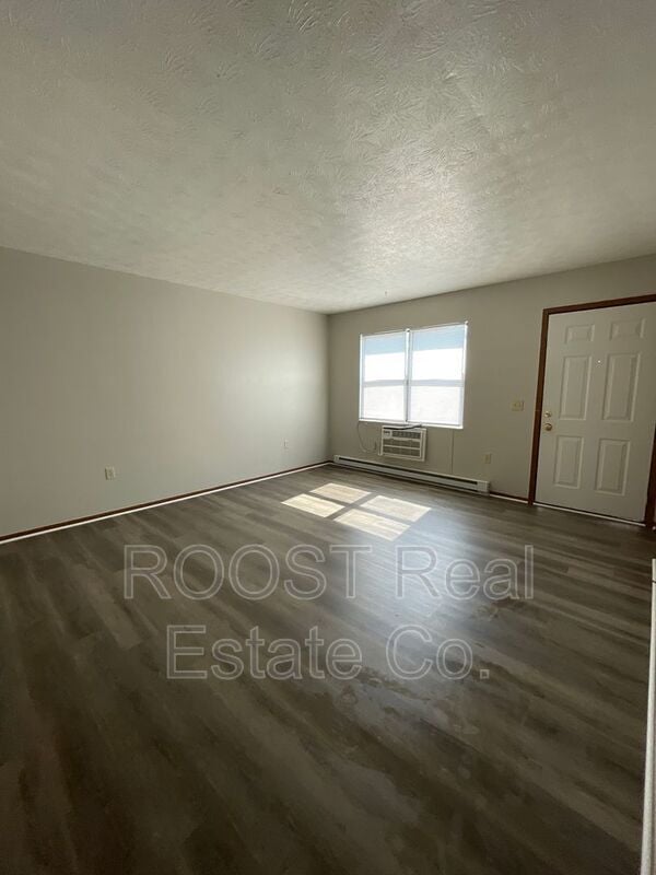 209 N Madison Rd in London, OH - Foto de edificio - Building Photo