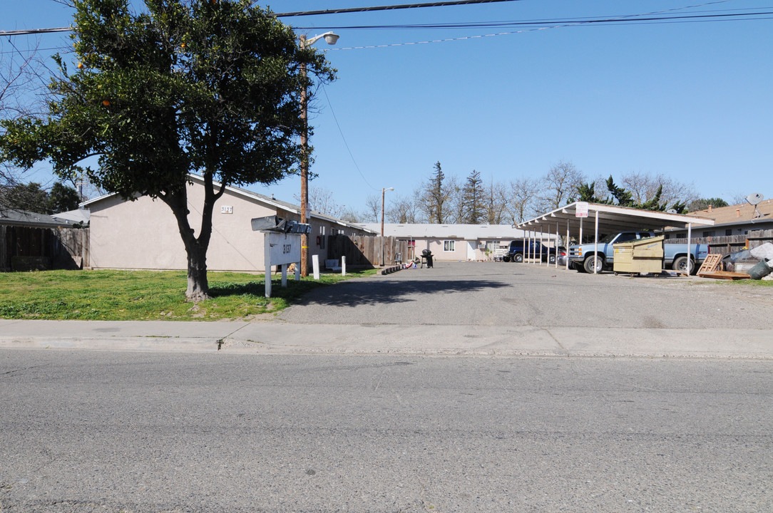 Central Avenue Apartments in Ceres, CA - Building Photo